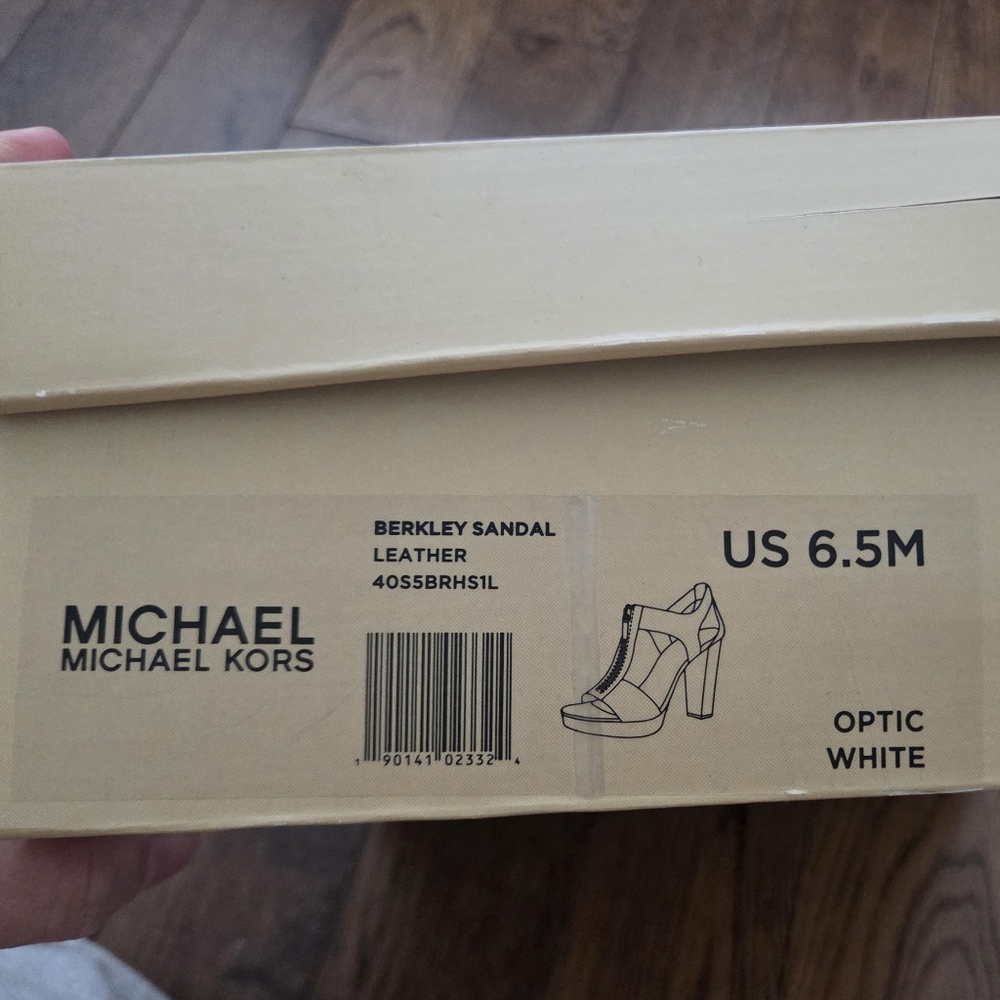 Michael Kors Optic White Berkley Leather Sandals Size 6.5 - Picture 2 of 8